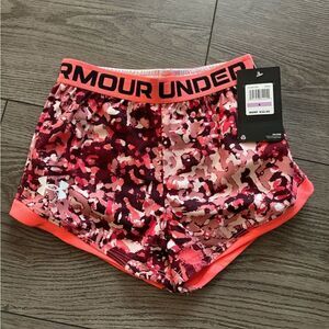 Under armour girls shorts perfect to use on any sport practice
